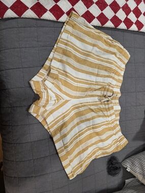 Old Navy Women’s Striped Mustard and White Linen Shorts